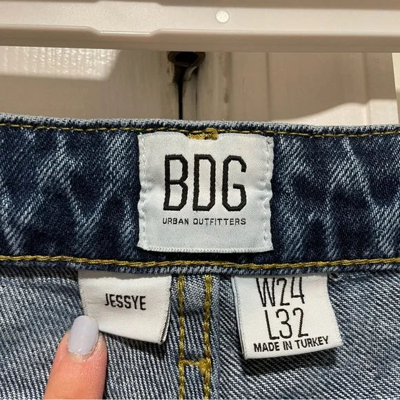 Urban Outfitters BDG jessye two toned mid rise true straight leg jeans 24 - Picture 3 of 16